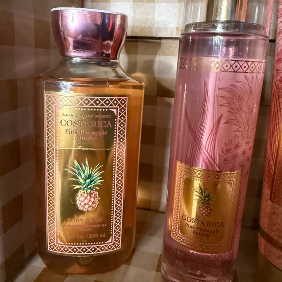 Bath & Body Works Pink and Gold Body Wash Set - Picture 2 of 8
